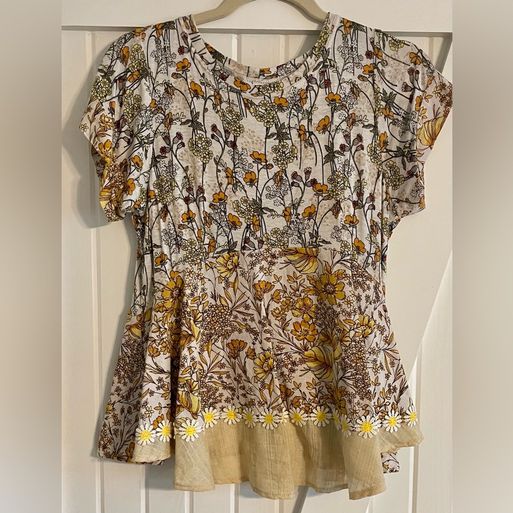 Ivy Jane peplum top with embroidered flower detail. Size xs.